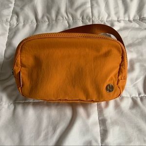 Lululemon Everywhere belt bag